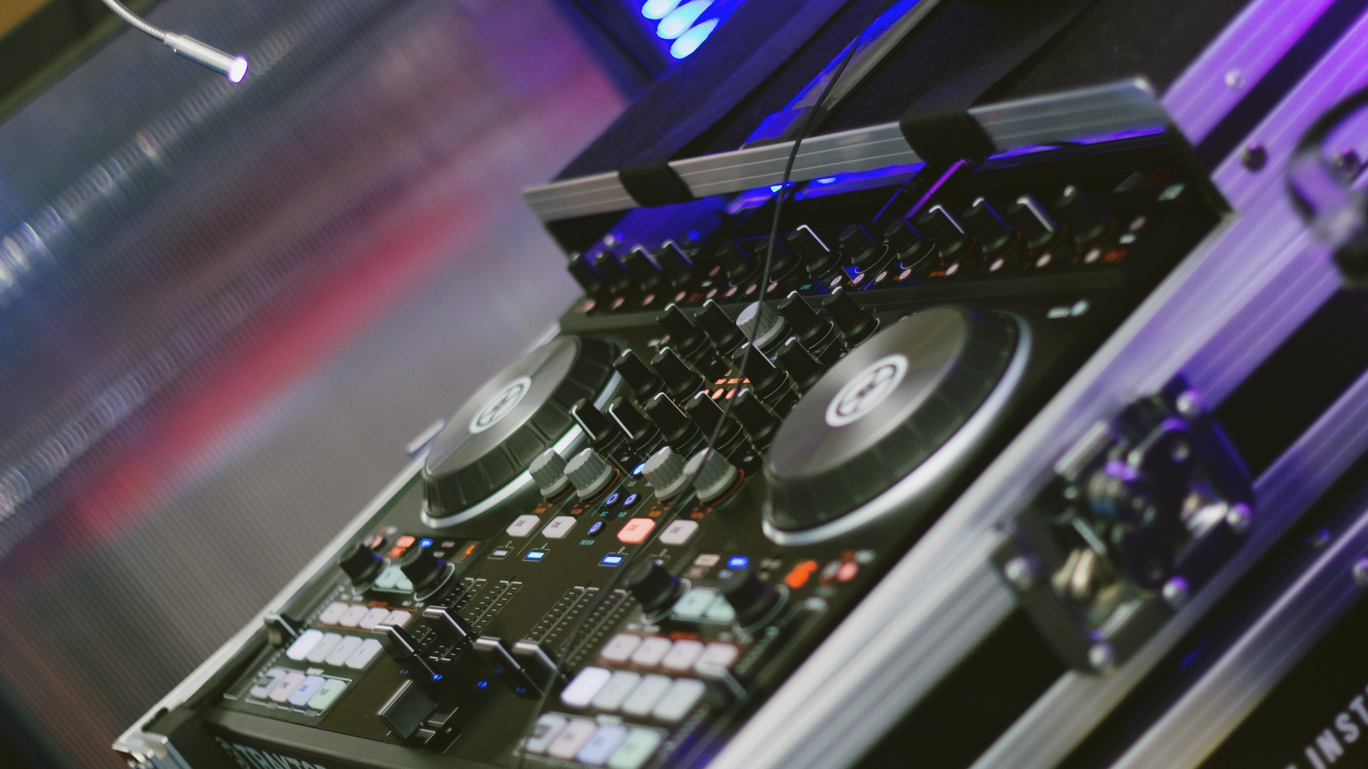 Six DJs in ten will not play it: Beatport has banned fully AI-generated tracks