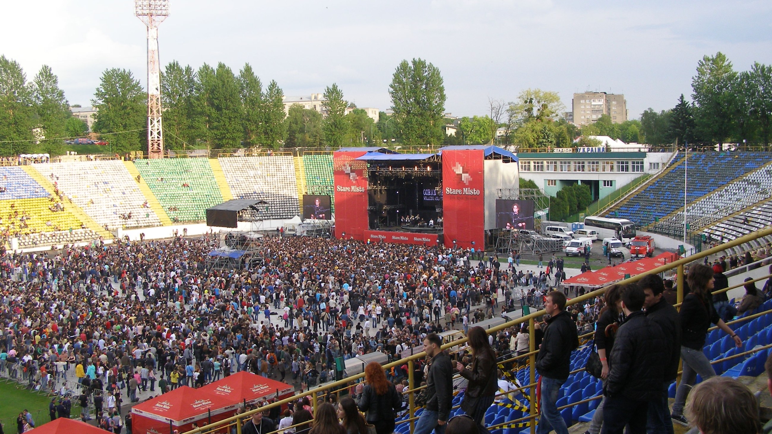 Il pubblico a un festival musicale ucraino